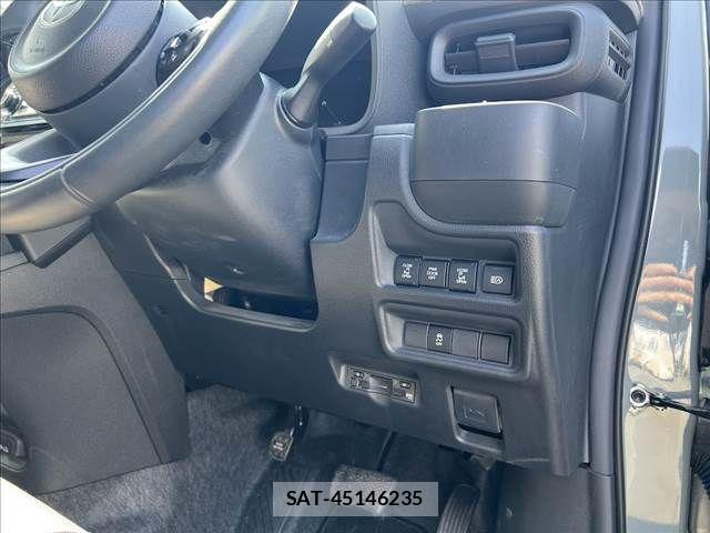 Toyota SIENTA 2023-02 6018672-13