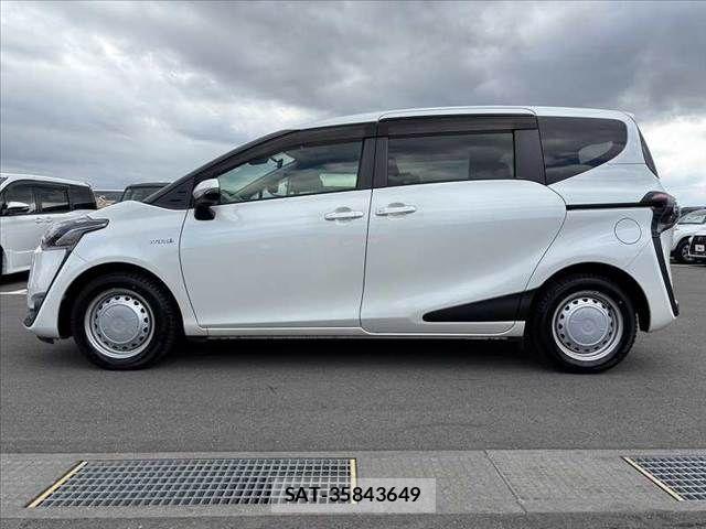 Toyota SIENTA 2017-03 6018750-11