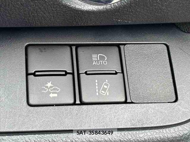 Toyota SIENTA 2017-03 6018750-25
