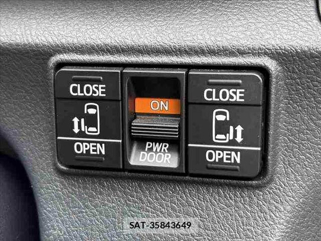 Toyota SIENTA 2017-03 6018750-26