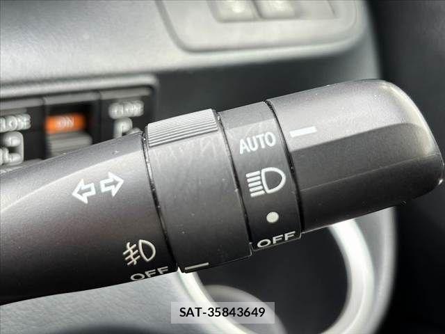 Toyota SIENTA 2017-03 6018750-27