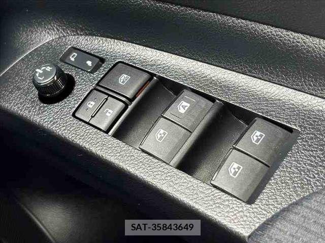 Toyota SIENTA 2017-03 6018750-29