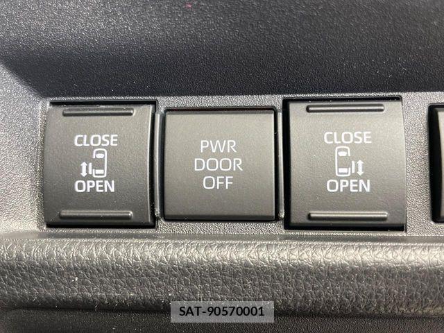 Toyota SIENTA 2023-05 6546851-6