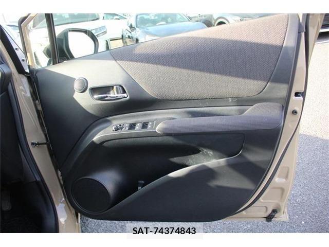 Toyota SIENTA 2018-09 6614852-15