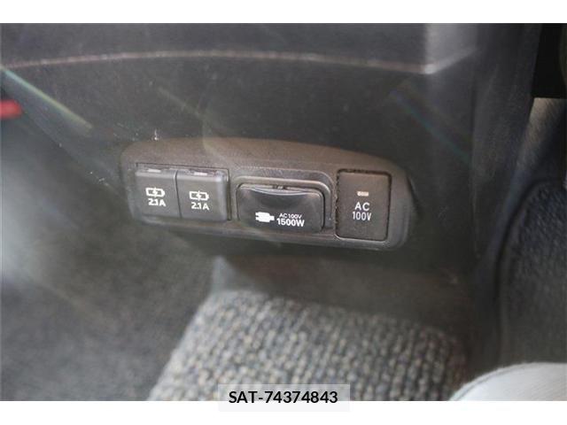Toyota SIENTA 2018-09 6614852-24