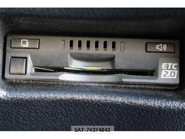 Toyota SIENTA 2018-09 6614852-26