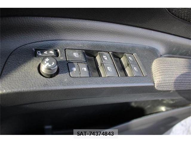 Toyota SIENTA 2018-09 6614852-27