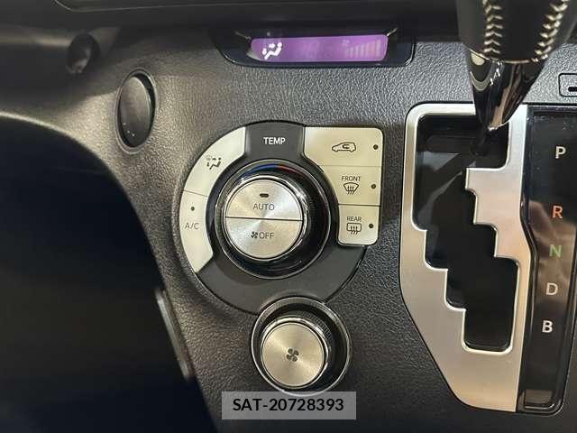 Toyota SIENTA 2021-11 6614848-24