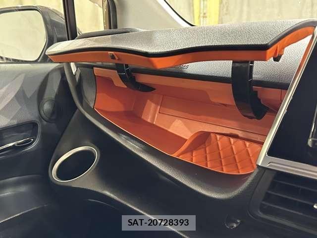 Toyota SIENTA 2021-11 6614848-26