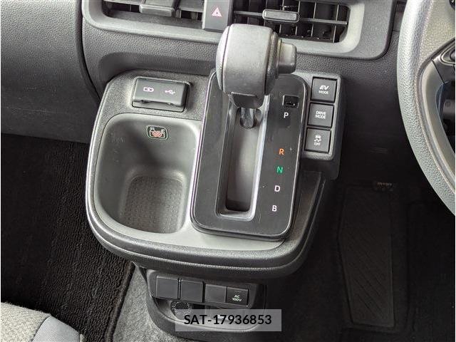 Toyota SIENTA 2023-05 6642555-14