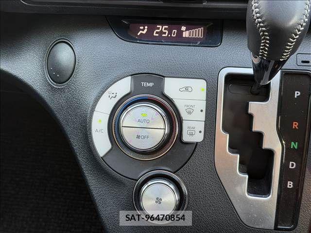 Toyota SIENTA 2016-02 6678106-13