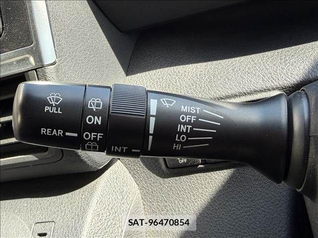 Toyota SIENTA 2016-02 6678106-27