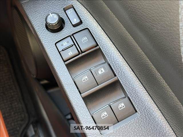 Toyota SIENTA 2016-02 6678106-28