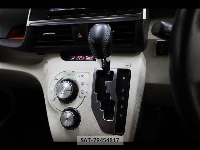 Toyota SIENTA 2016-01 6678111-14