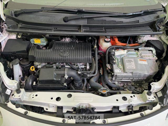 Toyota SIENTA 2017-09 6678103-17