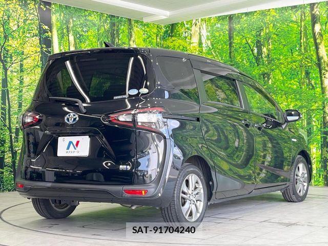 Toyota SIENTA 2017-09 6717289-16