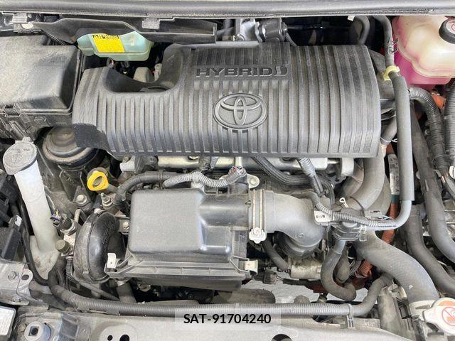 Toyota SIENTA 2017-09 6717289-17