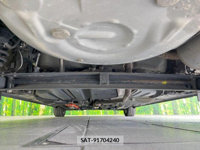 Toyota SIENTA 2017-09 6717289-18