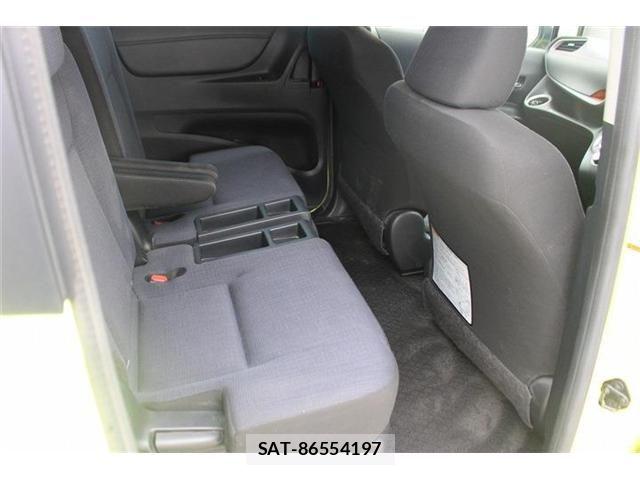 Toyota SIENTA 2015-10 6717291-26