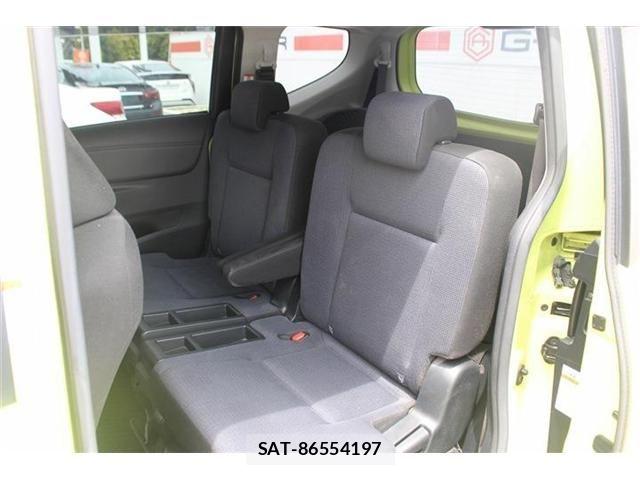 Toyota SIENTA 2015-10 6717291-29