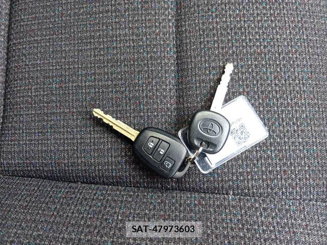 Toyota SIENTA 2021-03 6753323-10