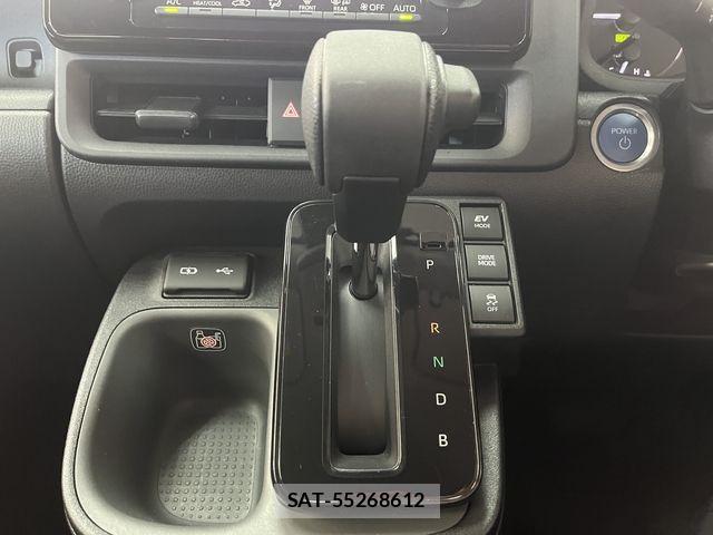 Toyota SIENTA 2023-08 6753317-19