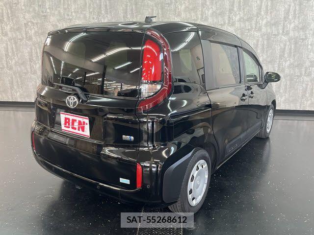 Toyota SIENTA 2023-08 6753317-2