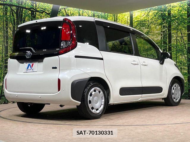 Toyota SIENTA 2023-09 6753309-17