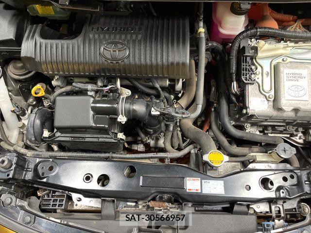 Toyota SIENTA 2015-09 6817281-17