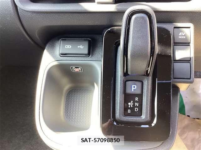 Toyota SIENTA 2025-01 6912704-17