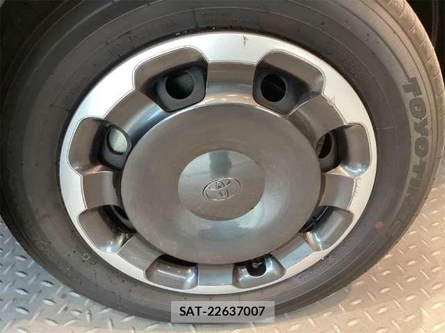 Toyota SIENTA 2024-05 6912713-15