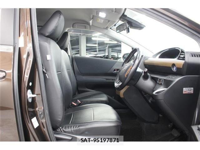 Toyota SIENTA 2016-10 6912750-28