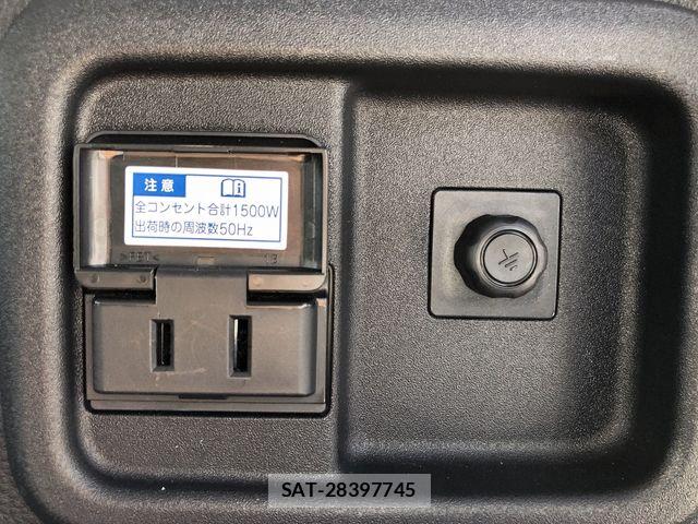 Toyota SIENTA 2023-03 6998300-24