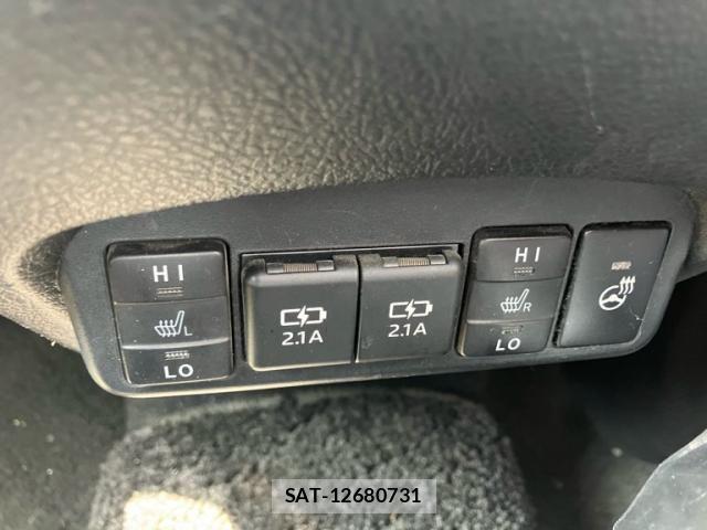 Toyota SIENTA 2018-09 6998308-13