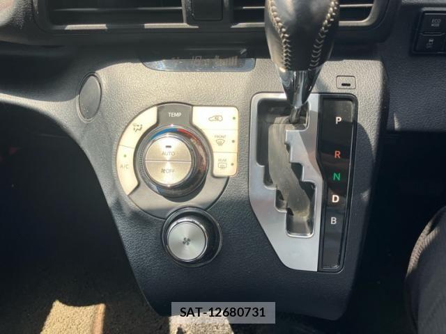 Toyota SIENTA 2018-09 6998308-16