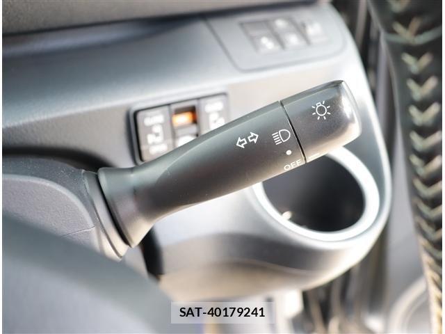 Toyota SIENTA 2017-11 6998292-18