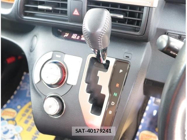 Toyota SIENTA 2017-11 6998292-19