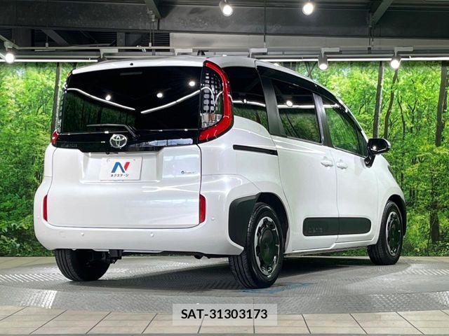 Toyota SIENTA 2024-09 7021603-17