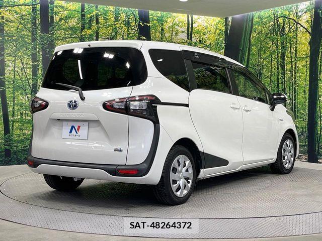 Toyota SIENTA 2017-04 7021605-17