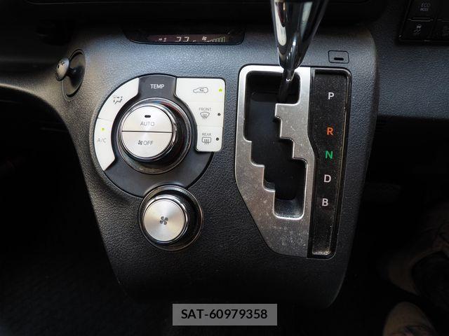 Toyota SIENTA 2016-11 7060740-12