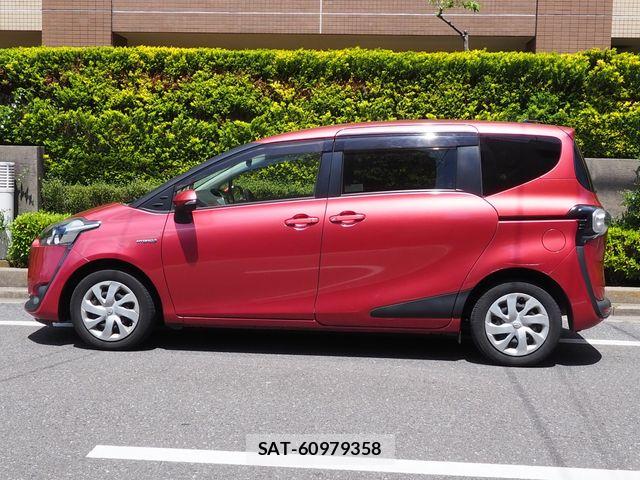 Toyota SIENTA 2016-11 7060740-17
