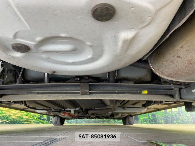 Toyota SIENTA 2015-10 7060738-19