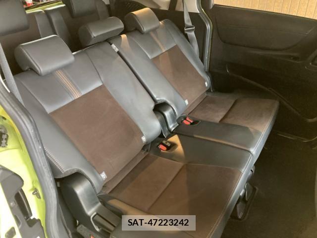 Toyota SIENTA 2021-02 7060732-13