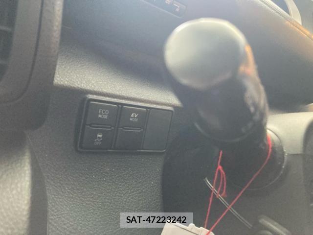 Toyota SIENTA 2021-02 7060732-25