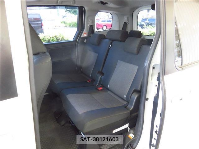 Toyota SIENTA 2023-05 7060729-12