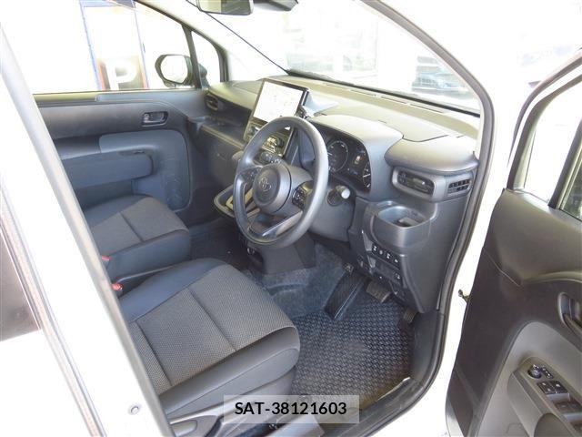 Toyota SIENTA 2023-05 7060729-4
