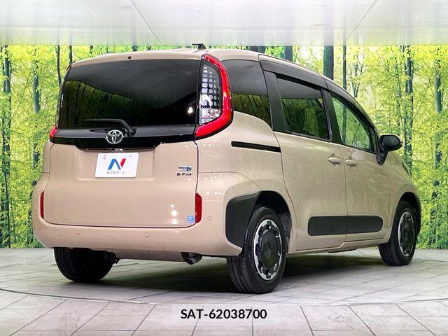 Toyota SIENTA 2023-08 7225095-16