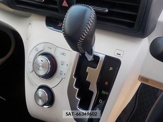 Toyota SIENTA 2015-10 7225037-18