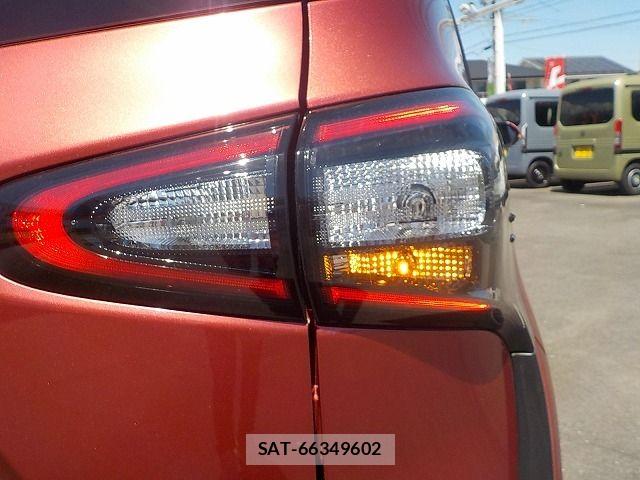 Toyota SIENTA 2015-10 7225037-28