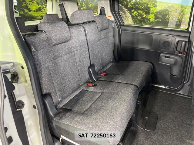 Toyota SIENTA 2023-09 7225104-8